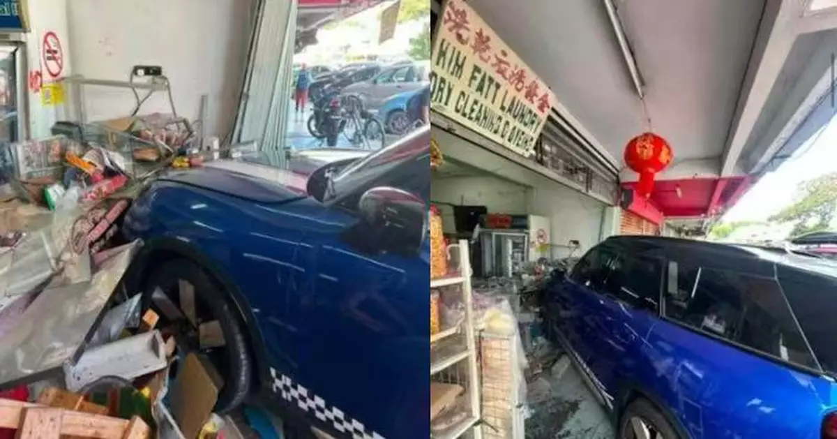 買完蛋糕駕車離開 大馬華裔女司機疑誤踩油門直衝西餅店 店員走避不及受傷