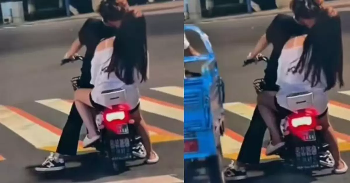 愛情的代價？內地情侶等紅燈忘情親吻 男方下秒遭三輪車駛過輾腳