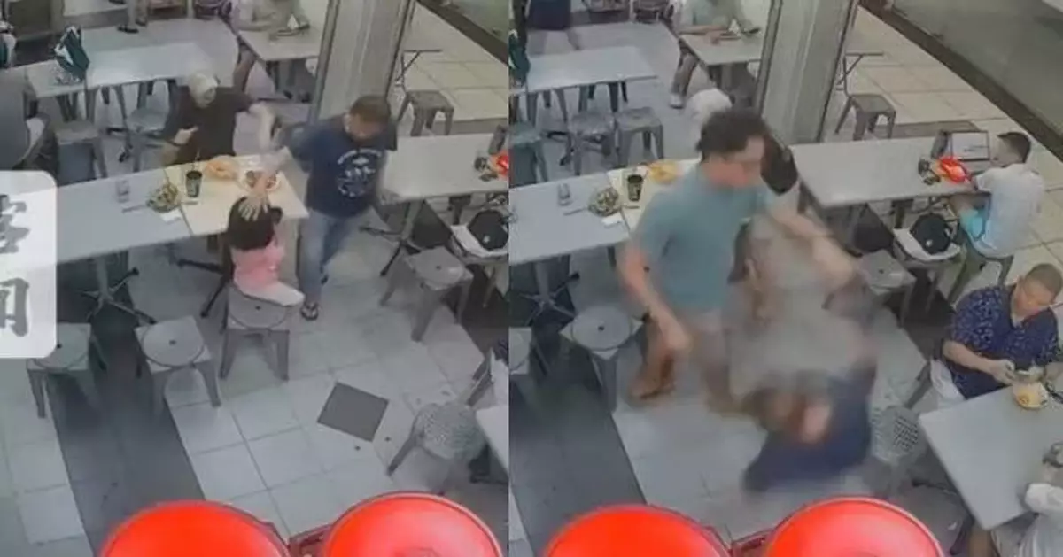 咖啡店摸女童頭遭家長推倒 新加坡7旬翁撞桌後背部劇痛 家屬尋人討公道