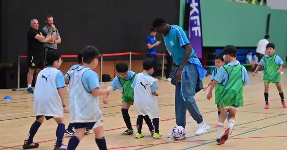 警察足球會夥曼城辦Soccer Festival 200學生與球星近距離互動