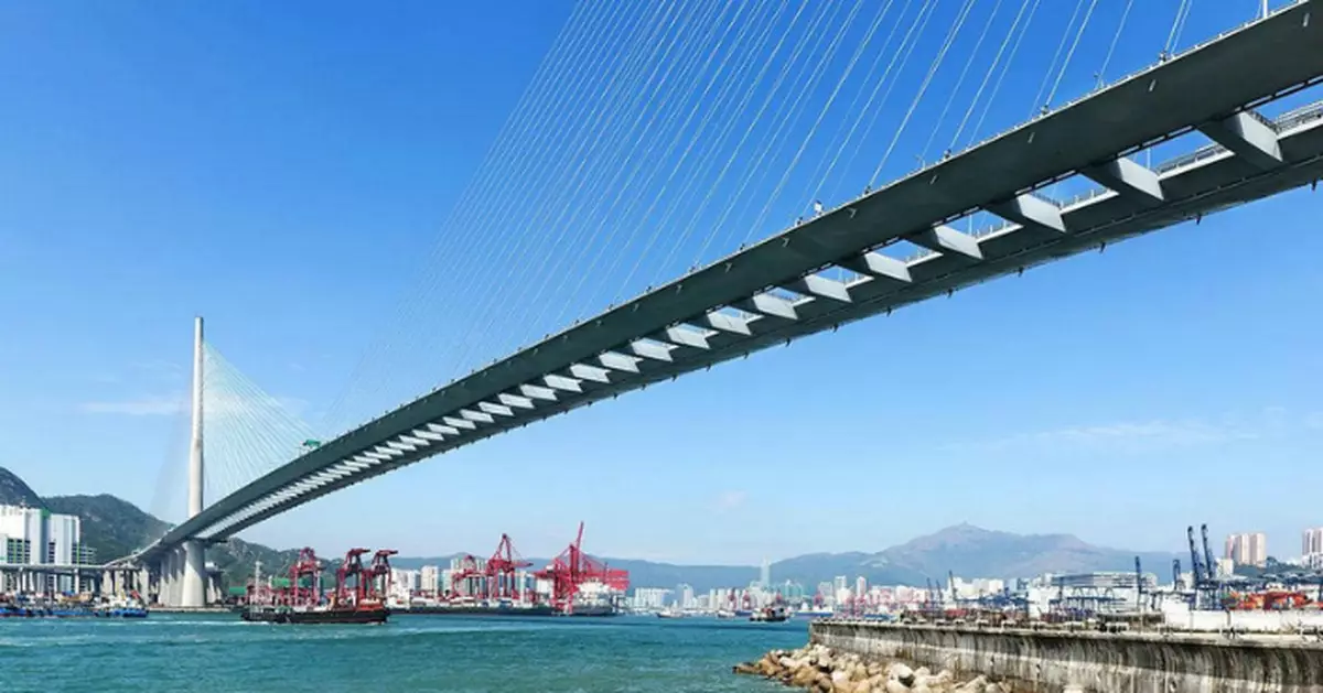 昂船洲大橋橋底海面發現人形物體 消防到場撈起一人