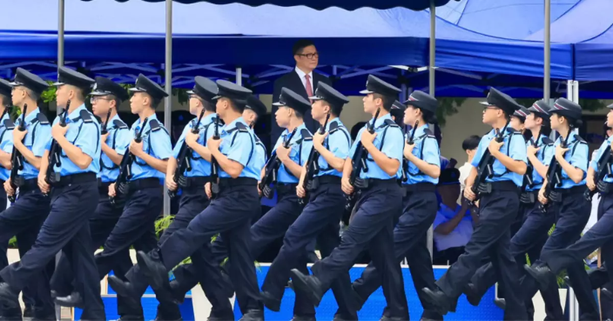 鄧炳強檢閱輔警結業會操 勉勵警員「心有所信 勇敢無私」