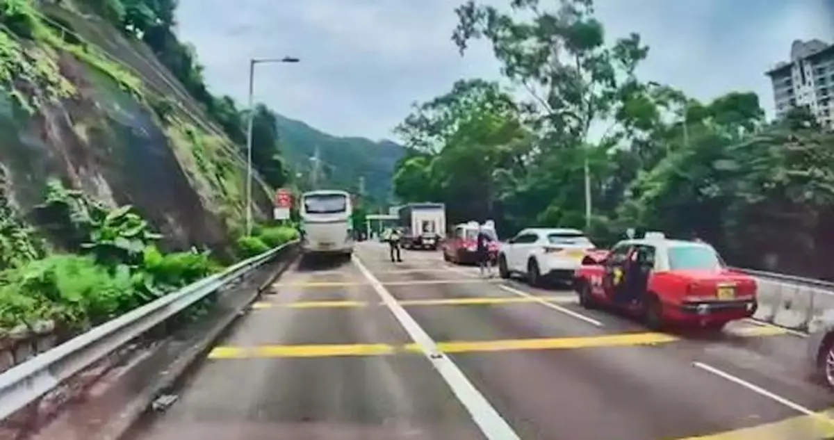 獅子山隧道公路多車「串燒」5人輕傷 往九龍近仁安醫院部分行車線封閉