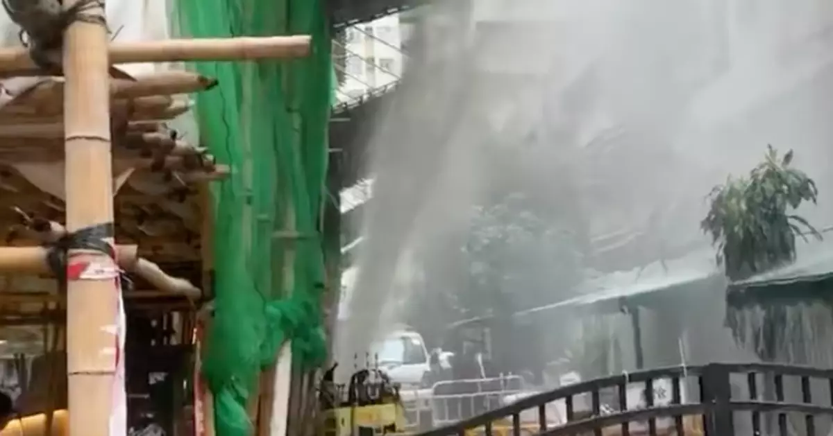 紅磡聯成大廈爆私人鹹水管噴兩層樓高水柱 沖廁水受影響需緊急維修