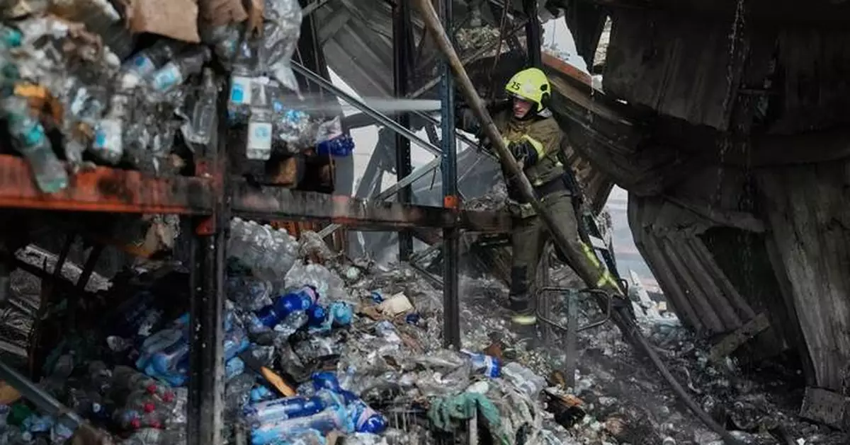俄羅斯導彈無人機襲基輔倉庫 澤連斯基：逾12人死亡
