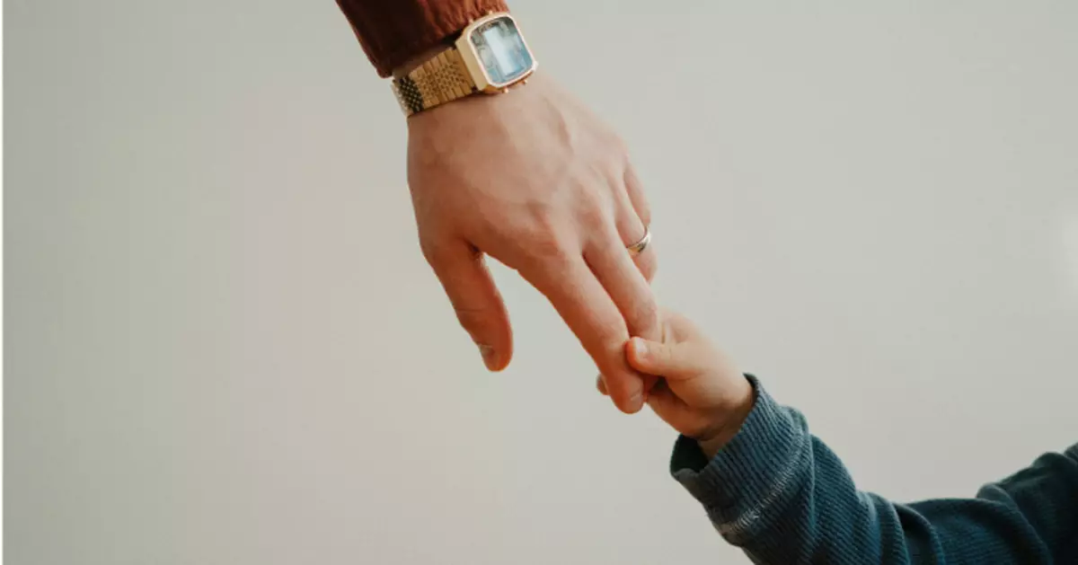 生育率高低睇男人？諾貝爾獎得主提出少子化解方：父親要「可靠」