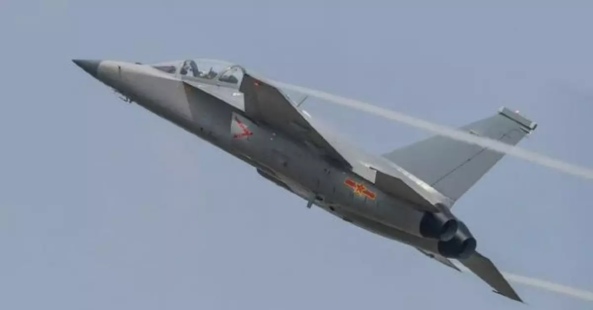 解放軍教-10掛霹靂-5E巡航黃岩島　低空精準攔截　應對菲律賓慢速巡邏機