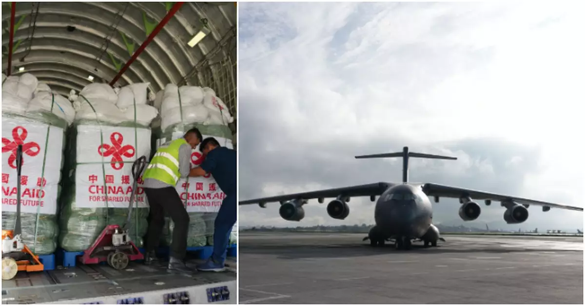中國兩架運輸機裝載帳篷毛毯等救援物資運抵尼泊爾