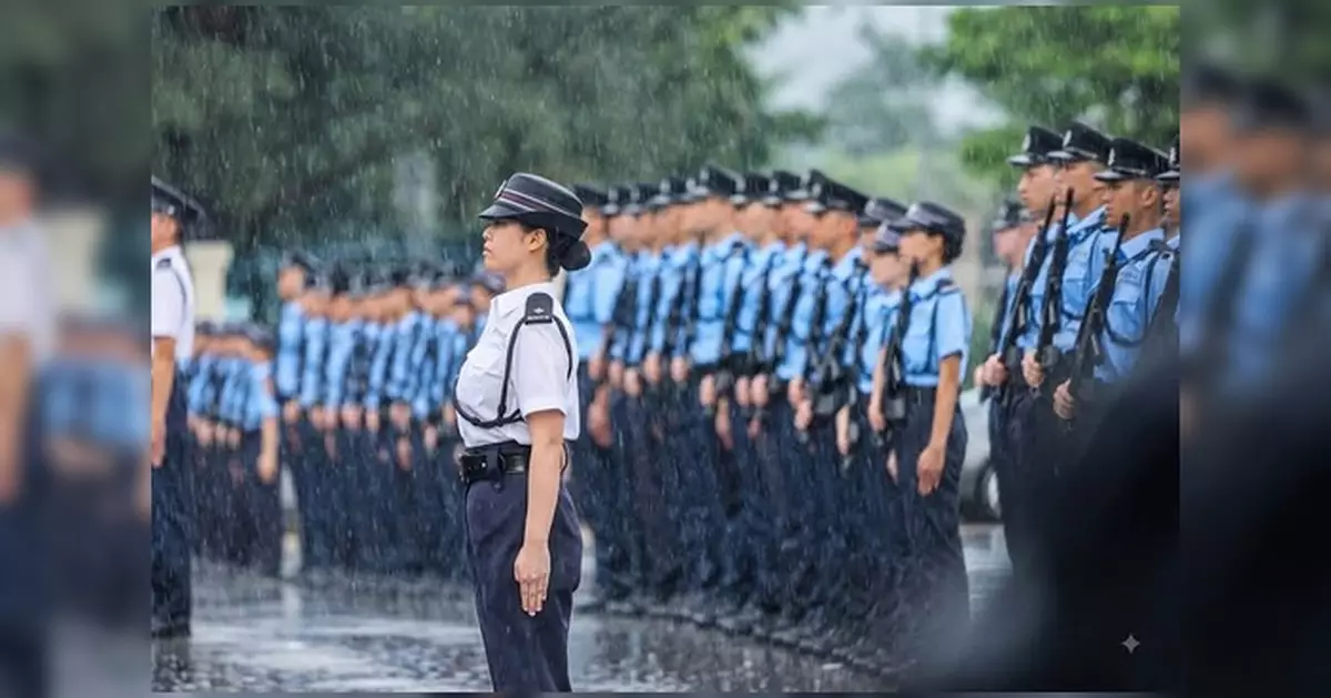 鄧炳強以檢閱官身份出席輔警結業會操 致敬「心有所信、勇敢無私」輔警