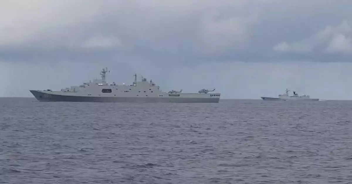 解放軍在黃岩島周邊組織海空聯合演訓