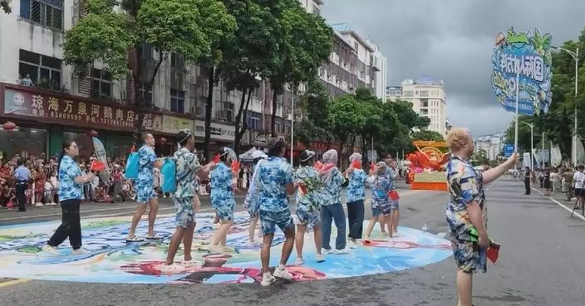 海南潑水節周三展開 吸引八國遊客組團參與