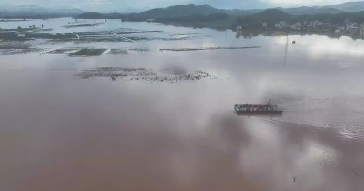 廣西寧明縣水浸村莊 啟用浮橋轉移居民運送物資