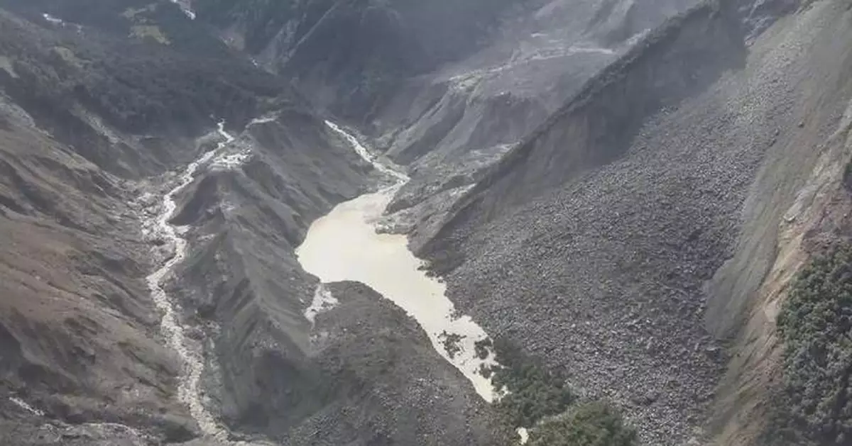 西藏吉隆口岸泥石流後形成堰塞湖 水位持續上升潰泄風險高