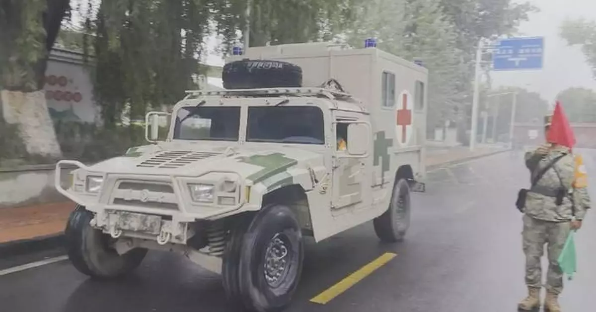 解放軍醫療隊赴西藏吉隆泥石流災區 支援前線救援及災民