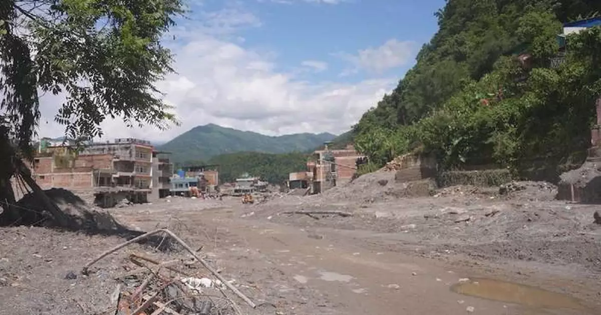 尼泊爾山洪暴發致拉蘇瓦區嚴重受災 建築物被毀道路中斷