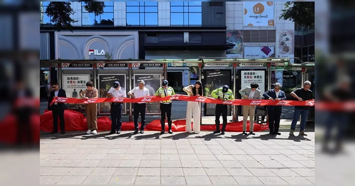 警方國慶黃金周前推道路安全宣傳 彌敦道40個巴士站候車亭設新廣告