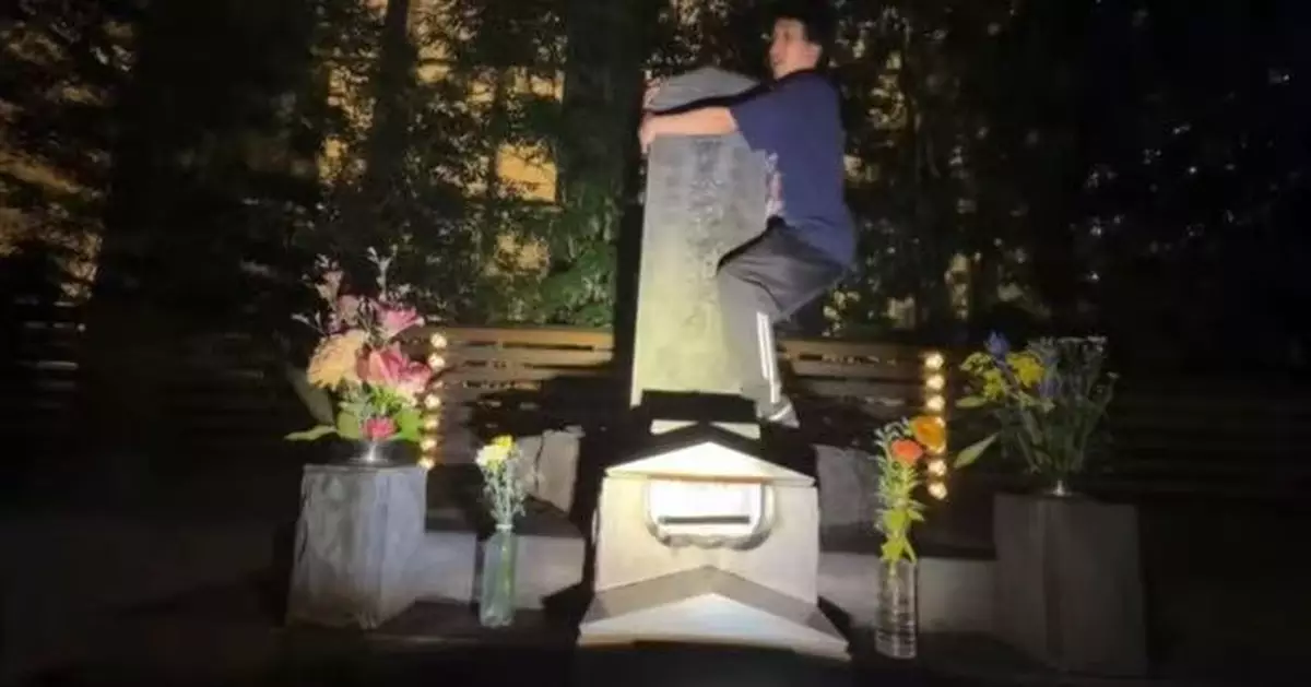 日直播主攀「三大怨靈」平將門石碑怪叫遭轟不敬 管理方報警處理