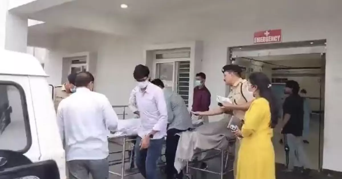 印度疑有毒假酒流入市面釀至少12死 患者全身發藍僵硬 酒商早4日曾舉報
