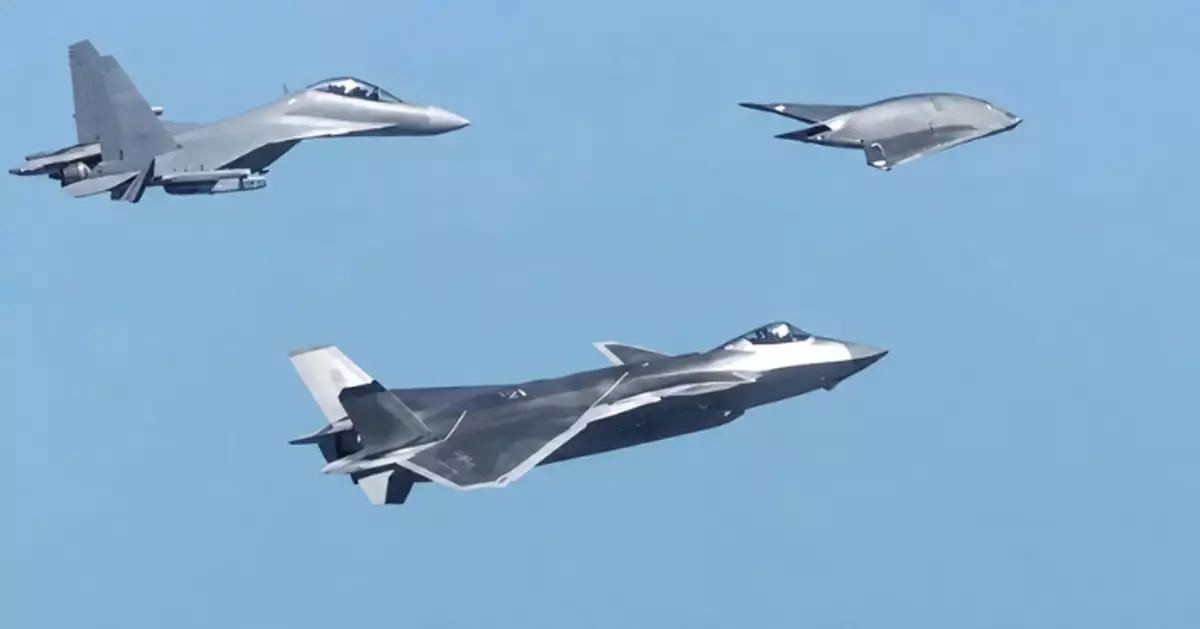 攻擊-11實彈發射霹靂-15 「忠誠僚機」畫面曝光 空軍有人無人協同戰法成形