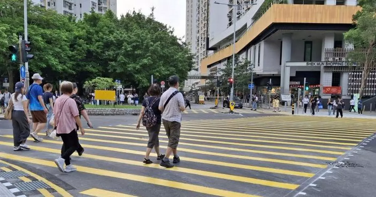 港鐵石門站外對角行人過路處投入服務　「打斜」過馬路節省步行時間