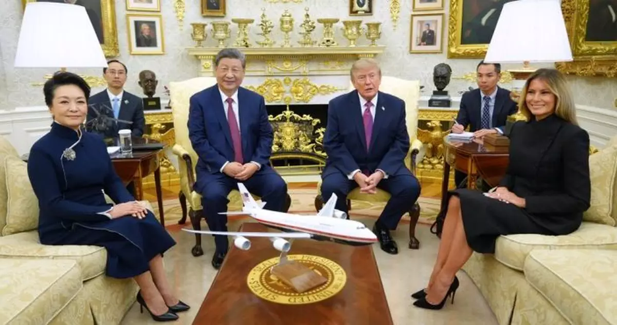 習近平於白宮橢圓形辦公室與特朗普小範圍交流