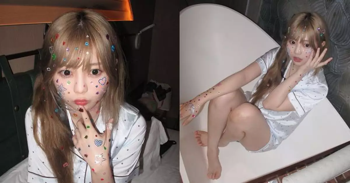 區明妙睡衣Look拍閨房寫真 閃石貼紙滿面童趣十足