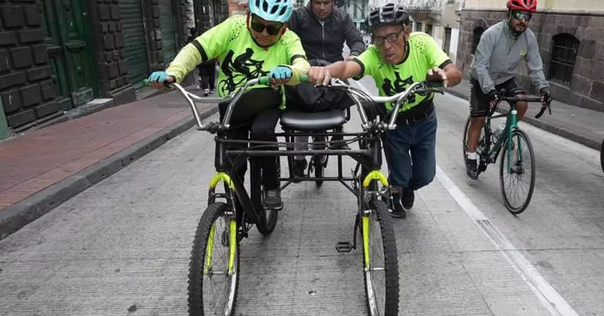 厄瓜多爾單車會助失明人士體驗歷險 義工帶領騎雙人單車