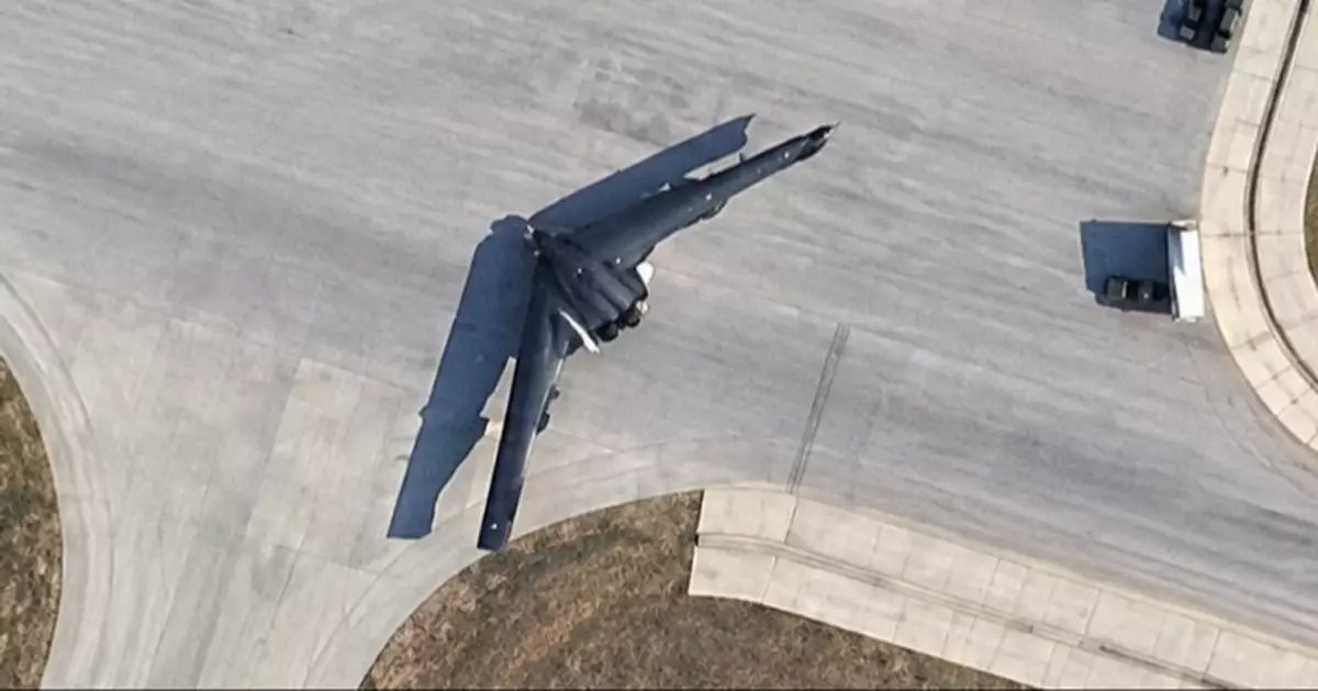 52米巨翼曝光　中國新型隱身無人機震撼現身　外媒關注突破美軍B-2設計思路