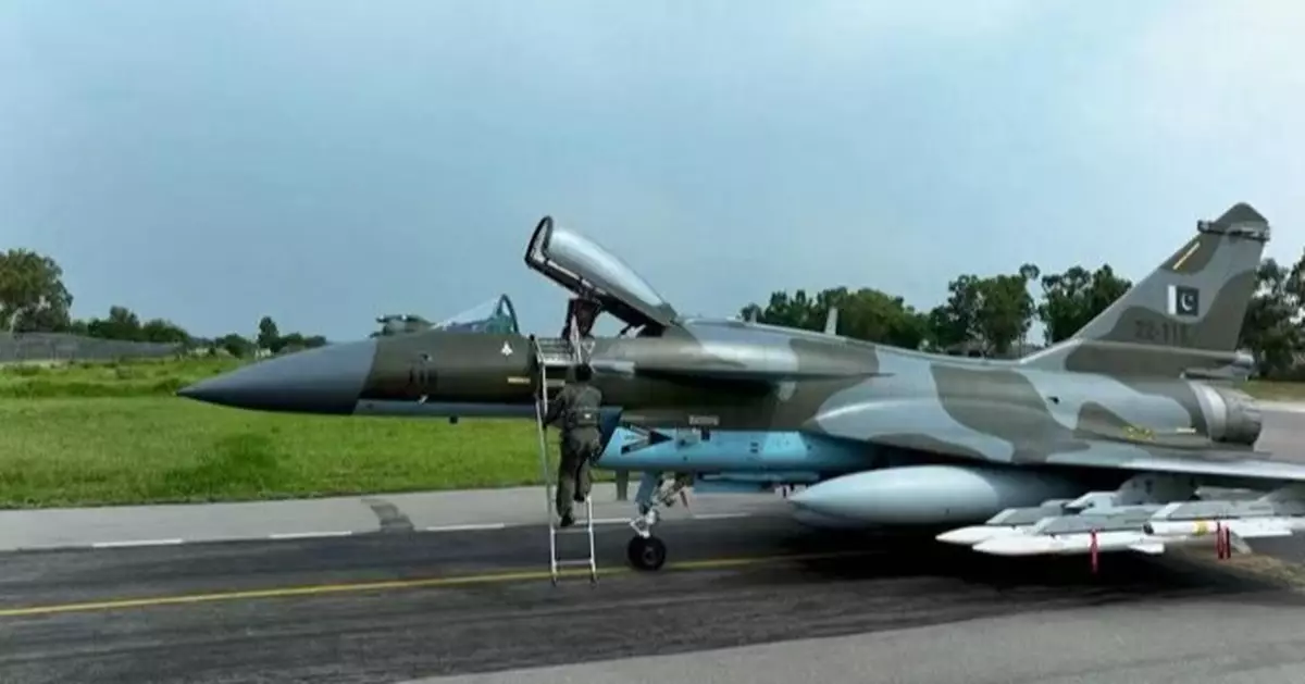 巴基斯坦空軍再公開戰果　第二架殲-10CE塗刷擊落「陣風」標誌　22-118號機曝光