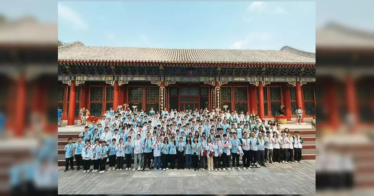 蔡若蓮分享港澳青少年升旗隊訪京團行程  走訪多個地標觀摩儀仗隊步操