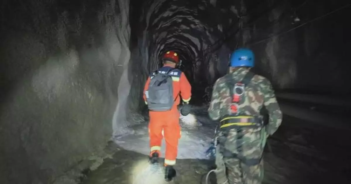 中尼隊伍聯手搜救 中尼邊境山泥傾瀉死亡人數超千人