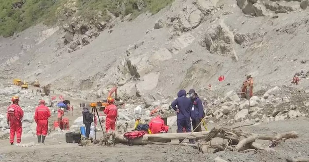 吉隆口岸泥石流災區核心地帶加強搜救行動