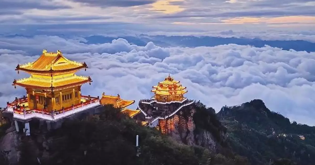 內蒙古河南雲霧繚繞 濕地山脈化夢幻景致