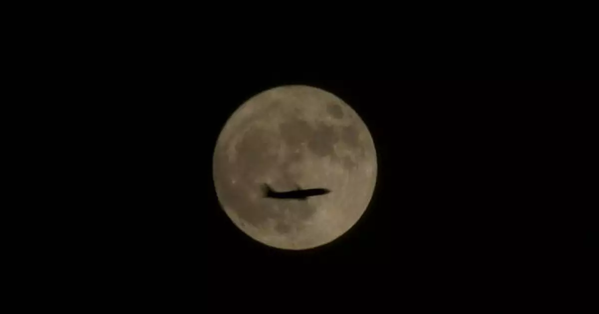 中秋節賞月航班受追捧 旅客高空觀月需求增