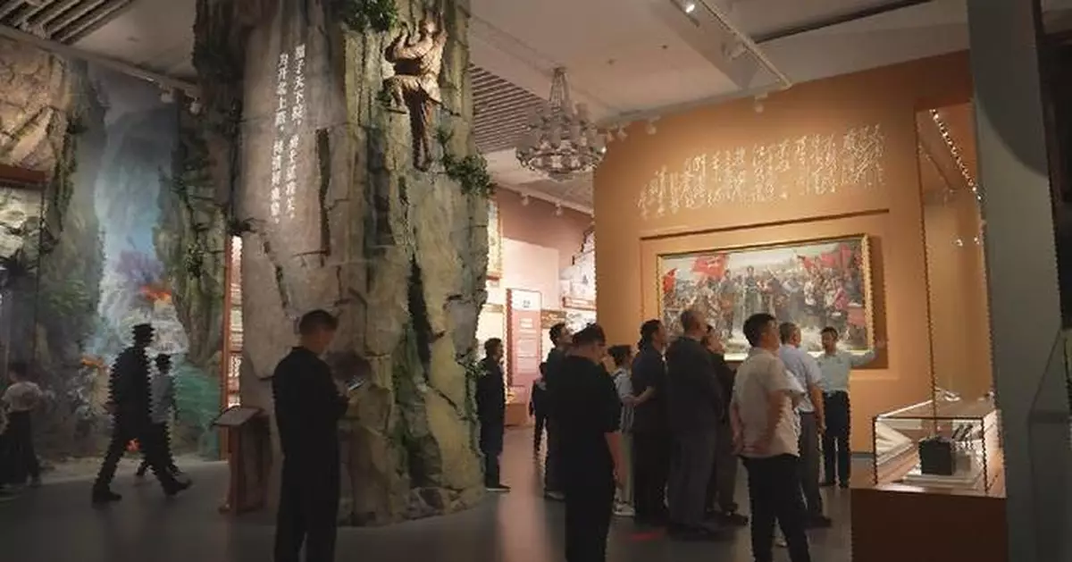 長征勝利九十周年展覽北京開幕