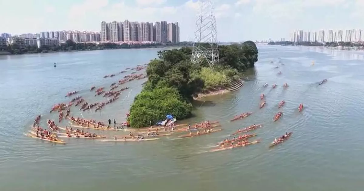 佛山舉行大型龍舟賽 吸引大批市民觀賞