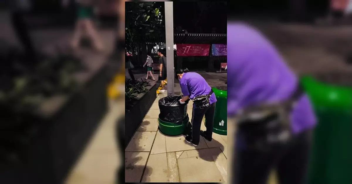 康文署夜巡大角咀道櫻桃街小園地 聯同食環署專家檢視滅鼠成效