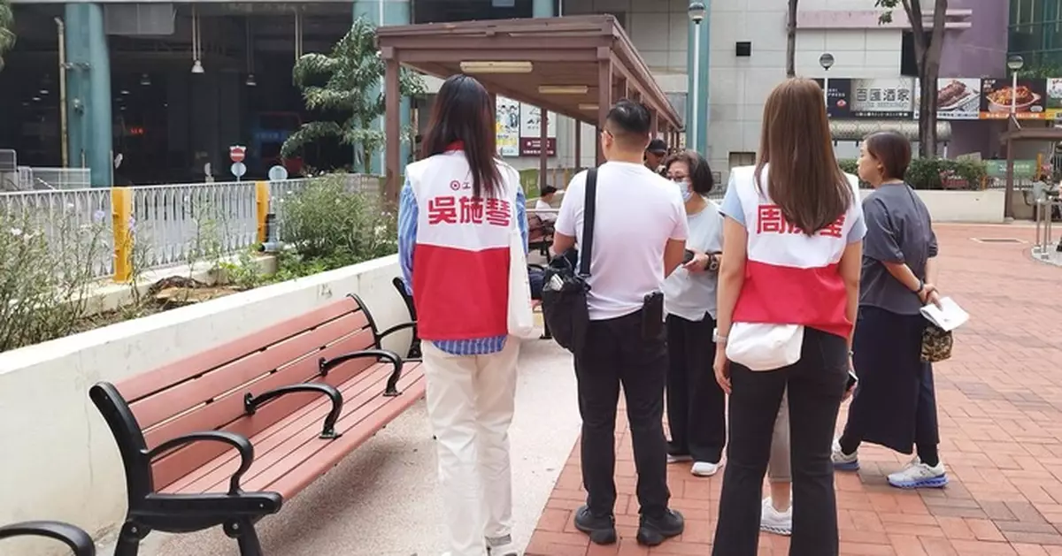 康文署聯同葵青區議員視察大隴街休憩花園 講解防鼠滅鼠措施