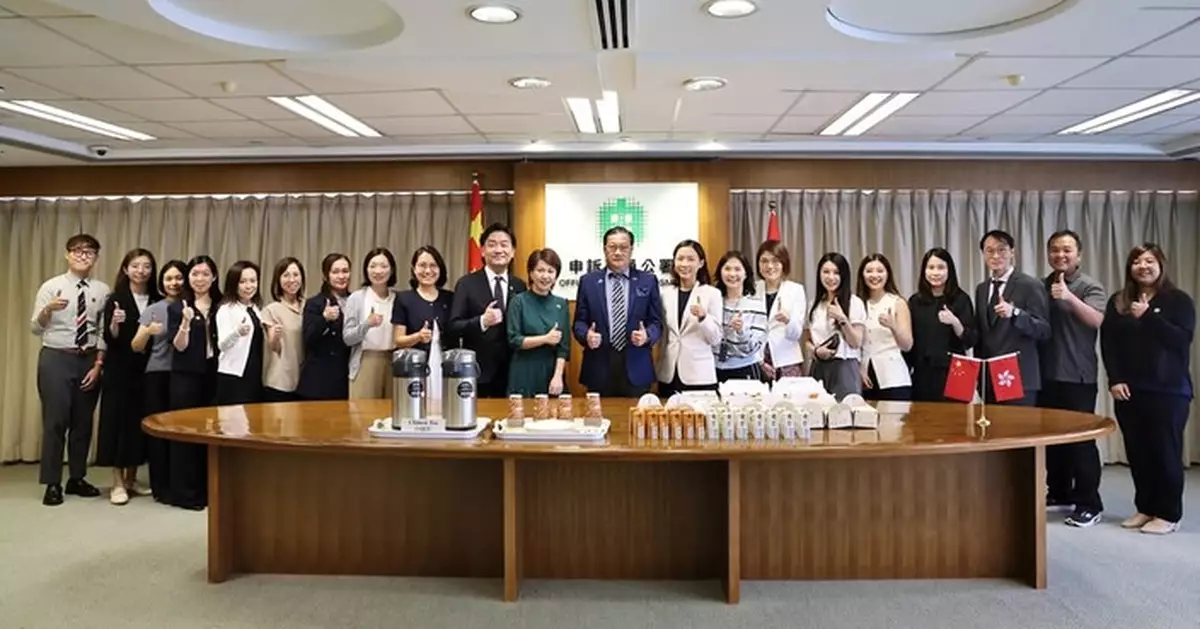 申訴專員陳積志辦國慶茶敘 勉同事秉持精益求精服務市民