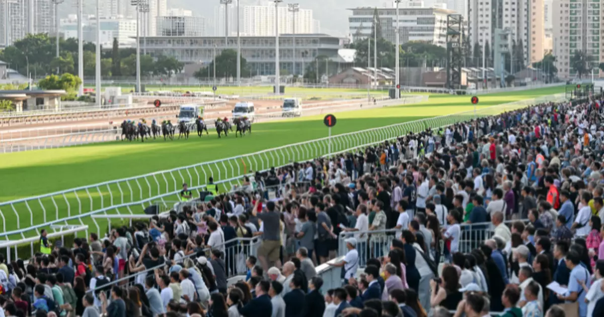 國慶賽馬日氣氛熾熱 近3萬人沙田馬場同賀國慶77周年