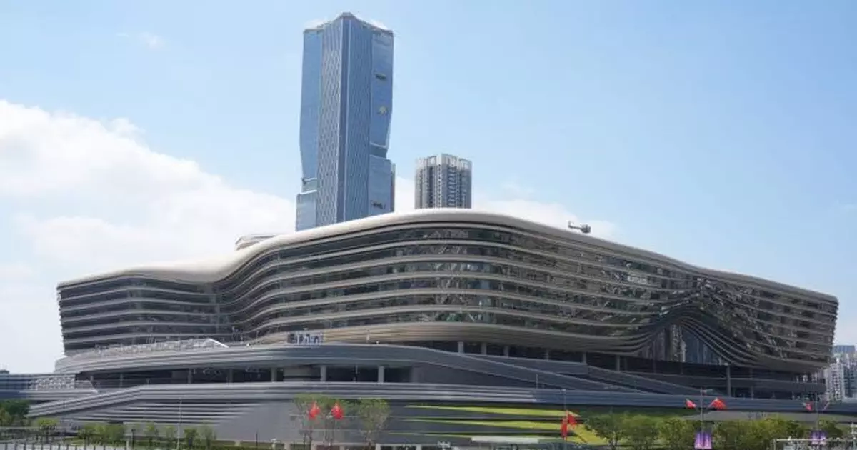 鄧炳強：有信心周一口岸開通安全暢順 為市民帶來良好通關體驗