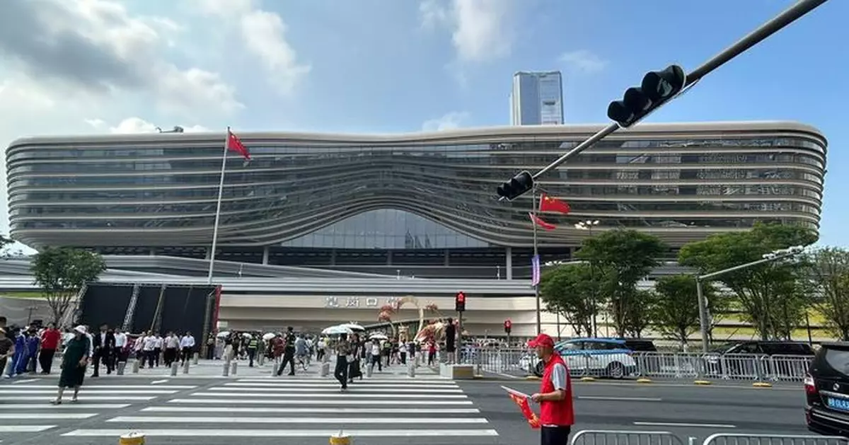 跨境巴士首班車暢順抵皇崗口岸 蔡順基料重陽長假迎人流高峰