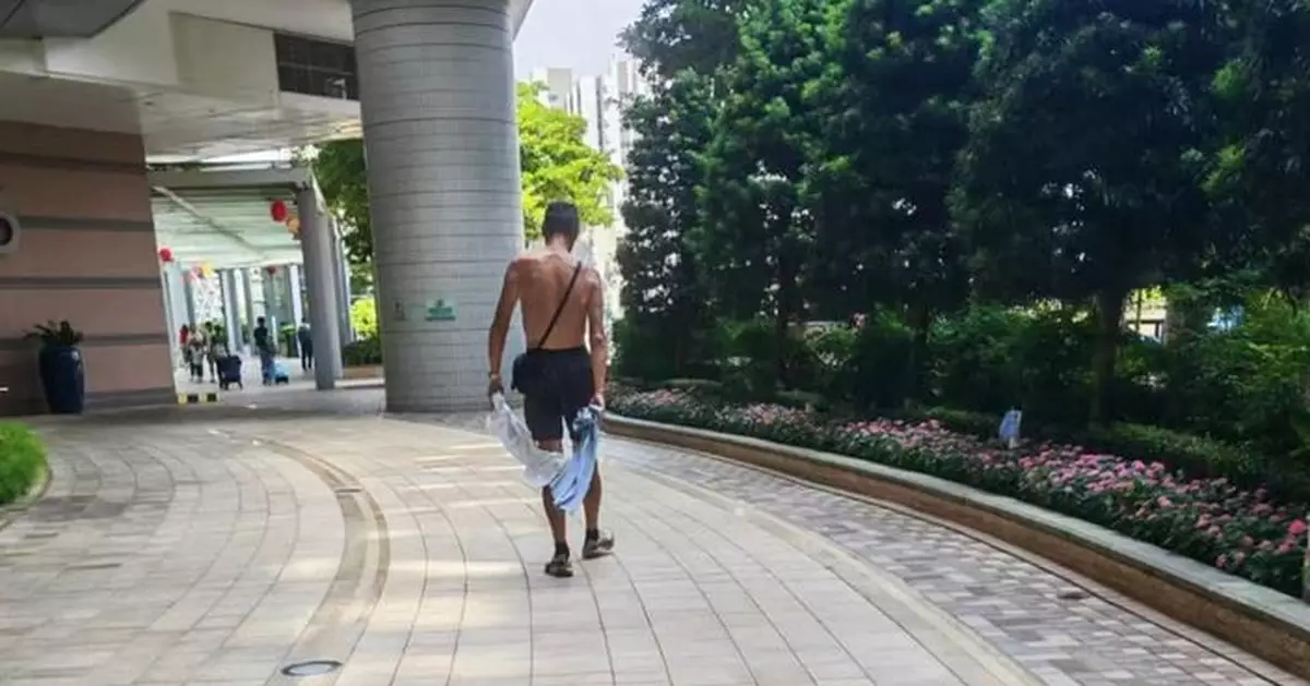 將軍澳私樓住客不滿赤膊男平台行過發帖斥「拉低屋苑檔次」 反遭網民圍剿