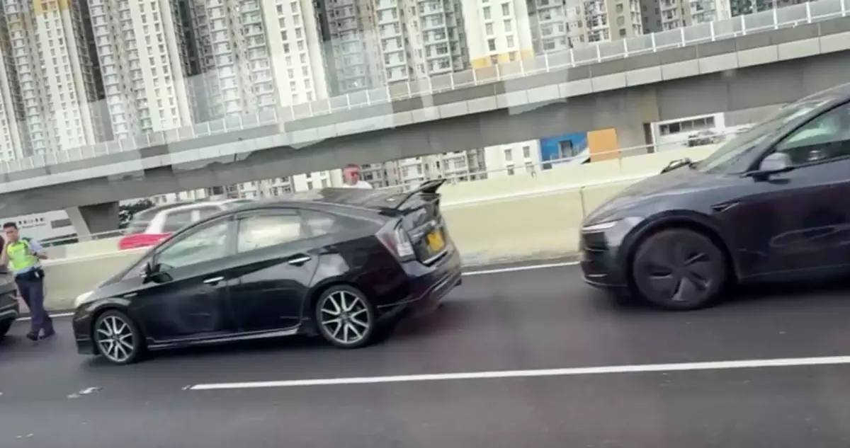 西九龍公路5車連環相撞　往葵涌方向部分行車線一度封閉