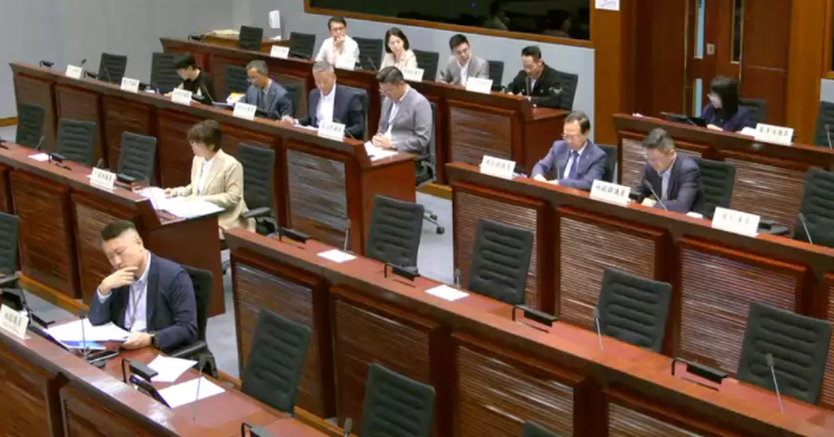 立會審議巴士加價議員不滿加幅過高 促當局落實車資調控機制