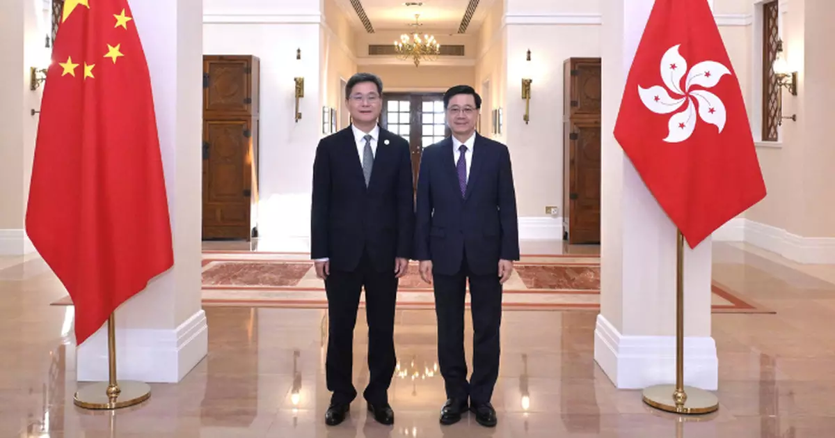 李家超禮賓府晤財政部長藍佛安 感謝國家對香港信任與堅實支持示獨特優勢