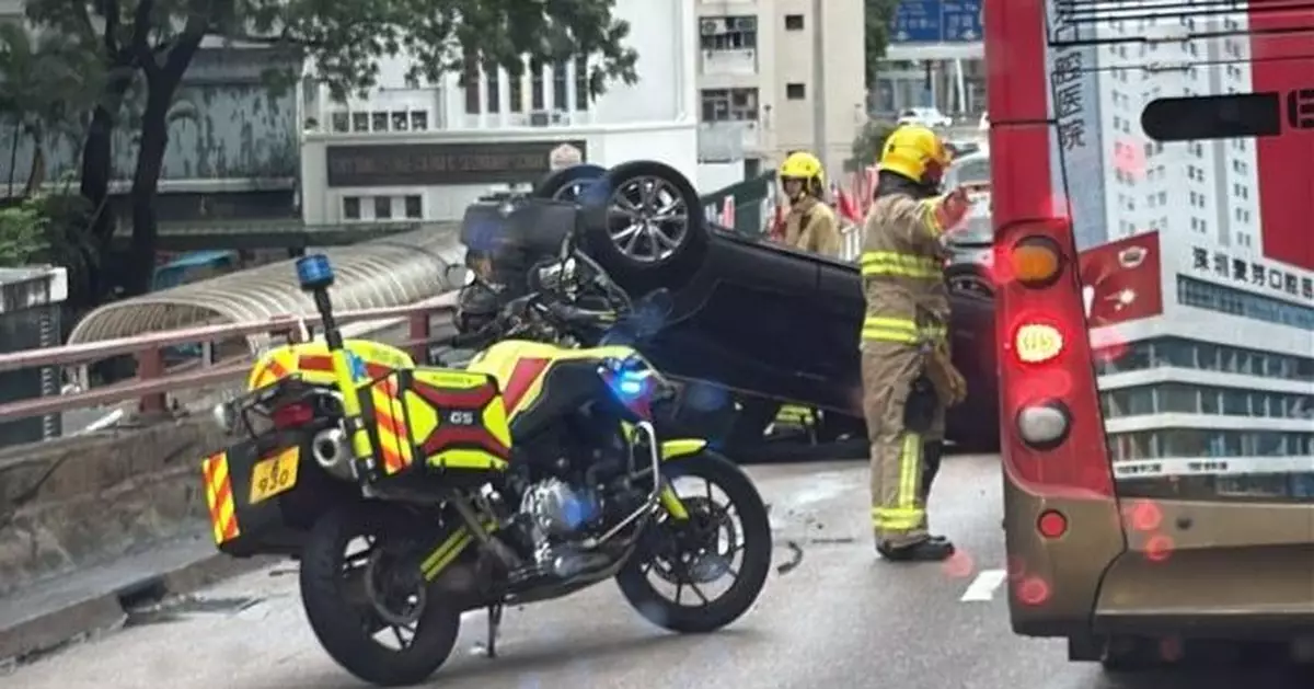 龍翔道近彩虹邨私家車失事 女司機一度被困