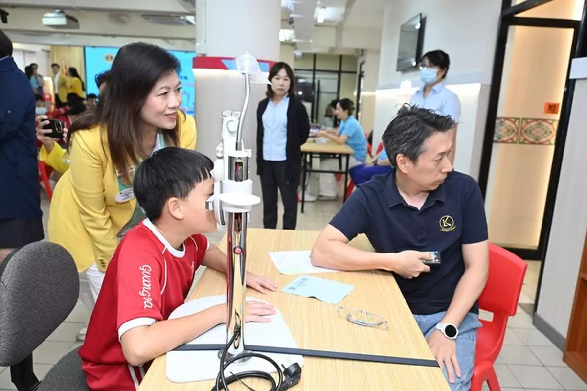 調查：本港近半小學生患近視 三成戴鏡學童視力仍未達標