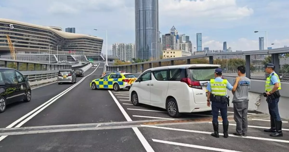 警方連續兩日打擊跨境白牌車 「放蛇」預約往深圳拘42歲雙程證司機