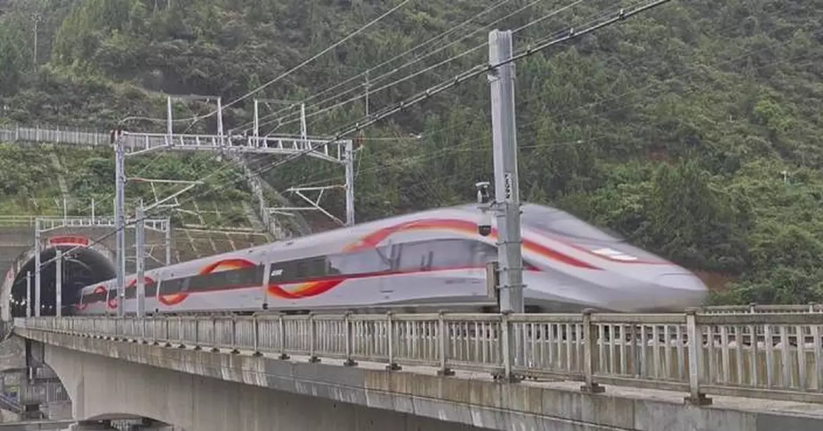 中國鐵路國慶黃金周首日客運量急增